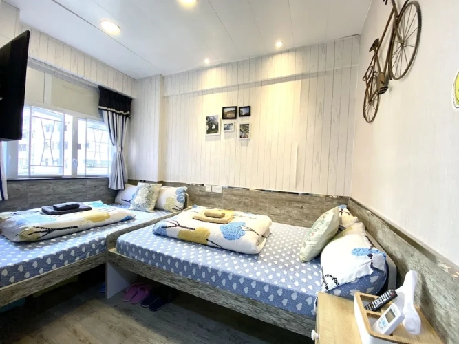 Deluxe Quadruple Family room