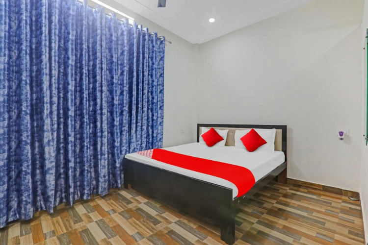 OYO Flagship 80465F R K Hotels