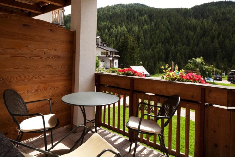 1 Bedroom Apartment with mountain view