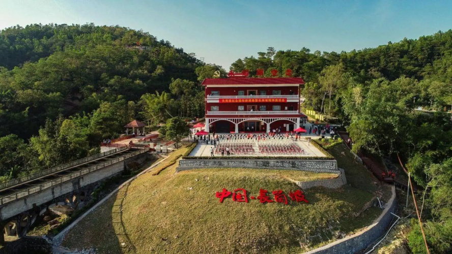 Luoding Star Hotel