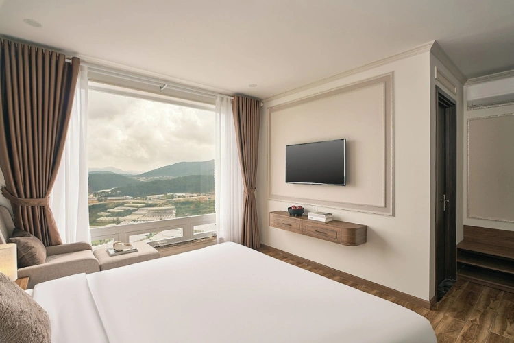 Premier Double room with balcony and with mountain view