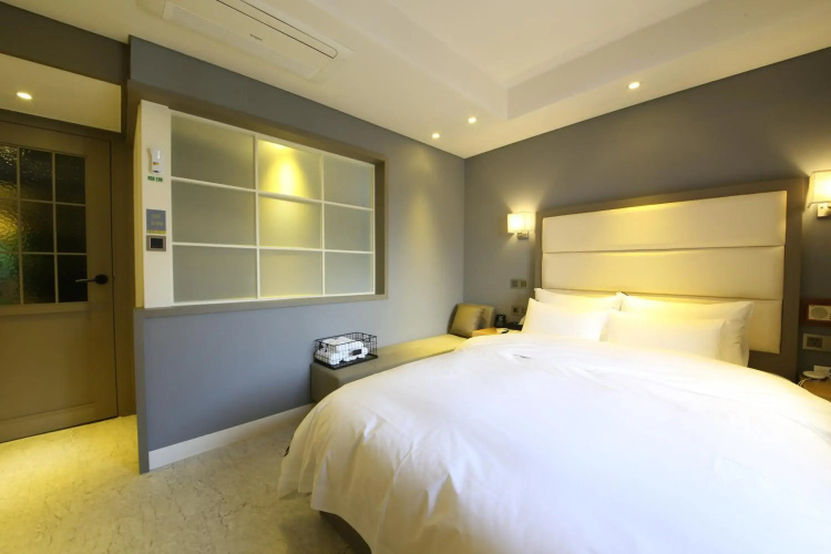 Brooks Hotel