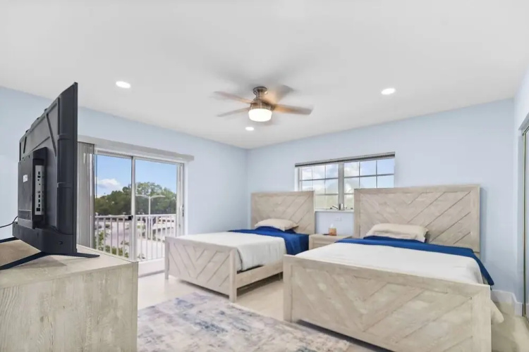 Las Olas & Beachside getaway with pool