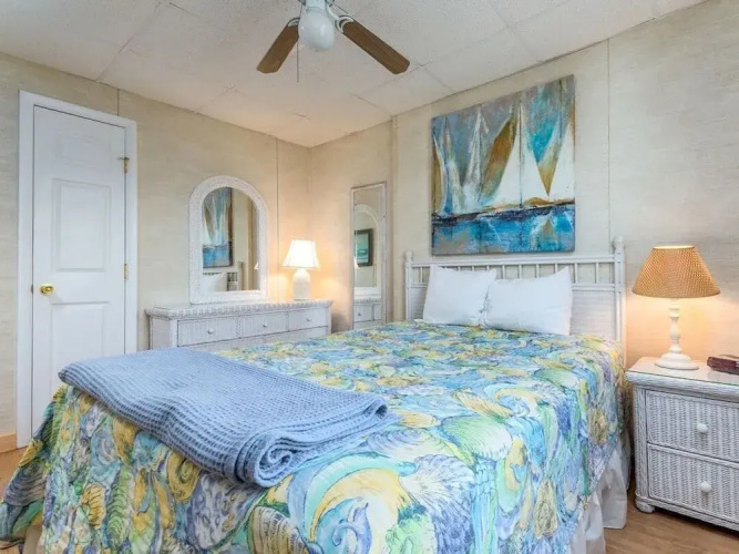 46th St Windjammer 308 1Br Condo