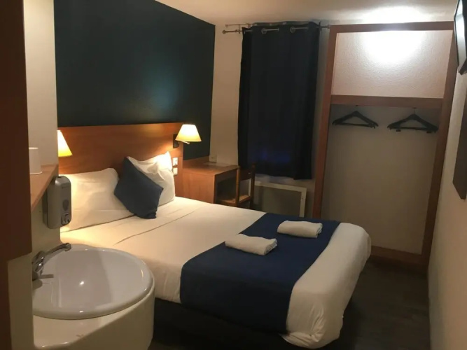 Glisy Hotel