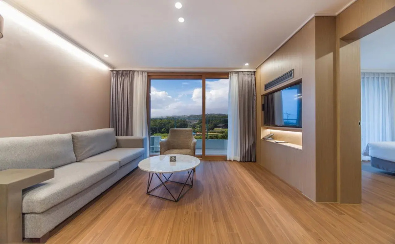 Airport Resort