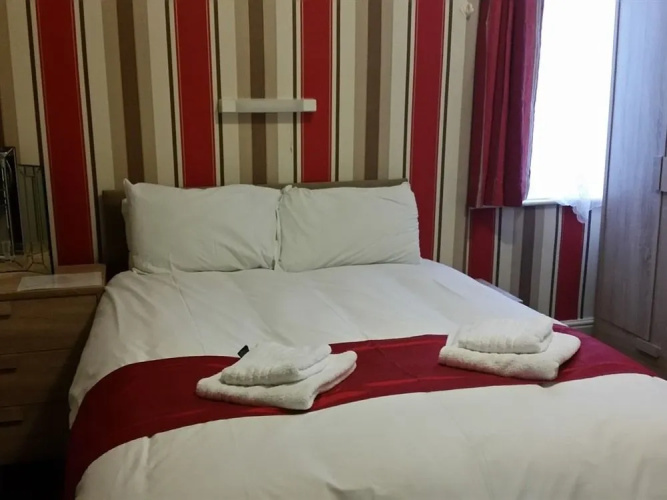 Rayners Hotel