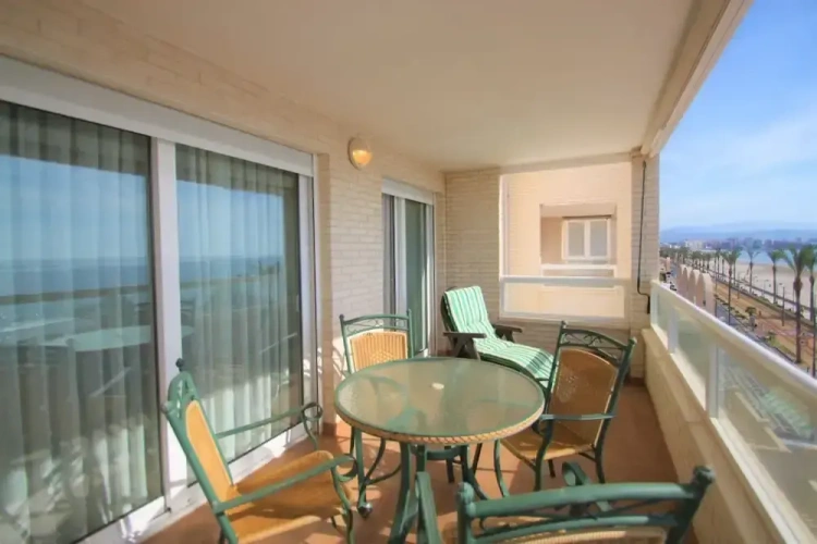 3 Bedrooms Apartment