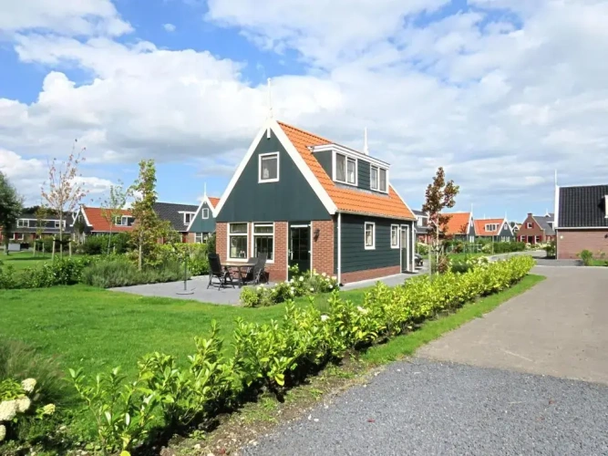 2 Bedrooms Bungalow