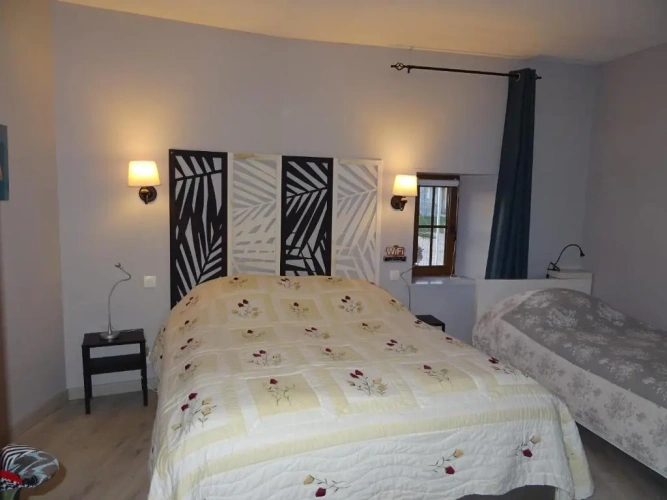 Standard Triple room