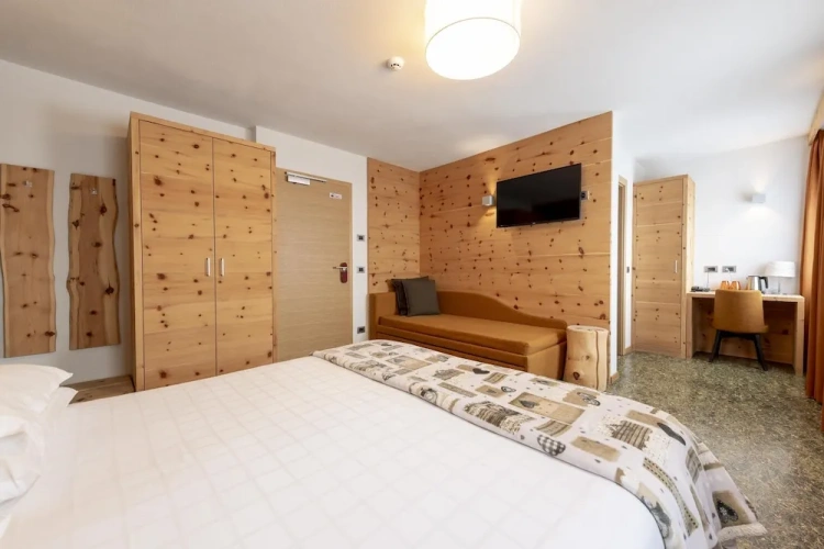 Superior Triple room