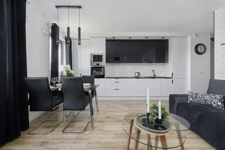 Stylish & Spacious Apartment by Renters