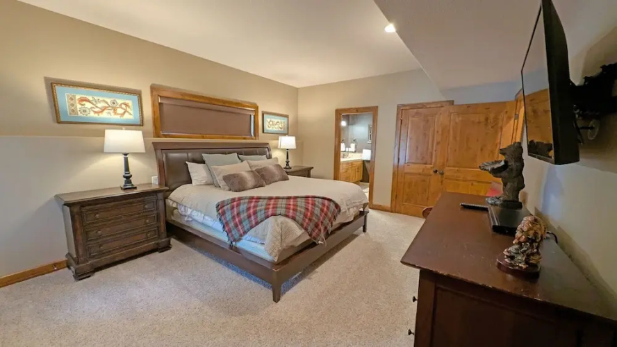 Yellow Pine 32 6 Bedroom Home