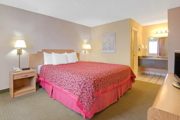 Tree Inn & Suites Albuquerque.