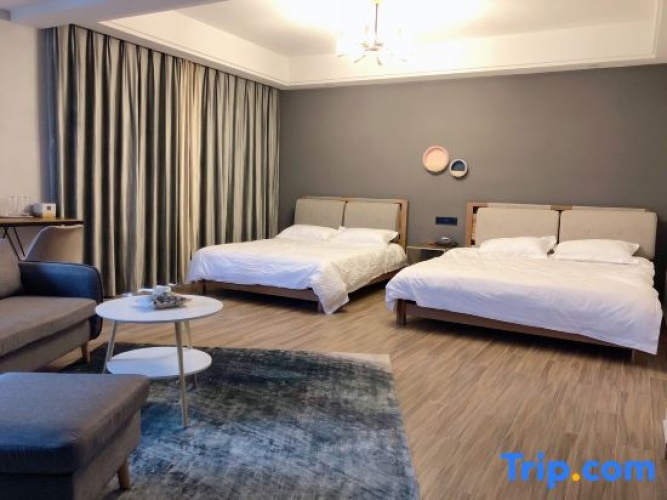 Deluxe Family Suite