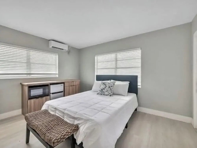 Dania Beach Getaway 2 Studios for 6 Guests