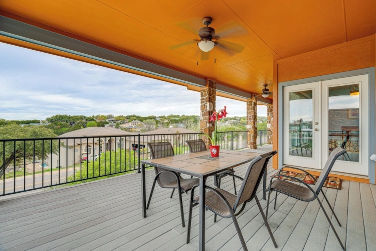 3 Bedrooms Cottage with balcony