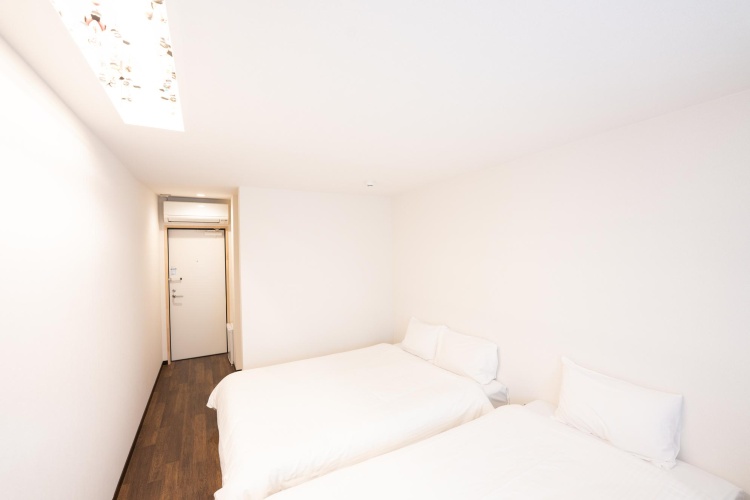 Standard Triple room with city view