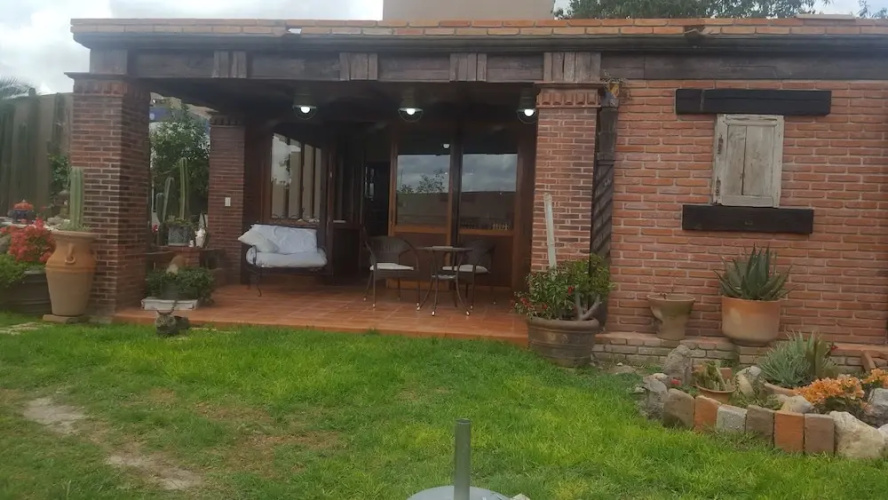 La casita de las bugambilias
