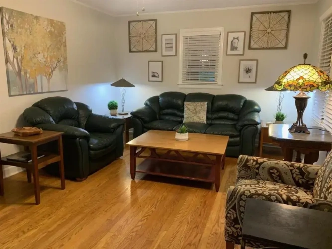 4 Bedrooms Cottage