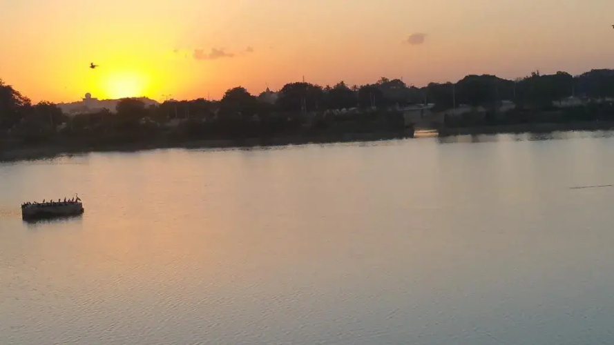 Hotel Shiv lake