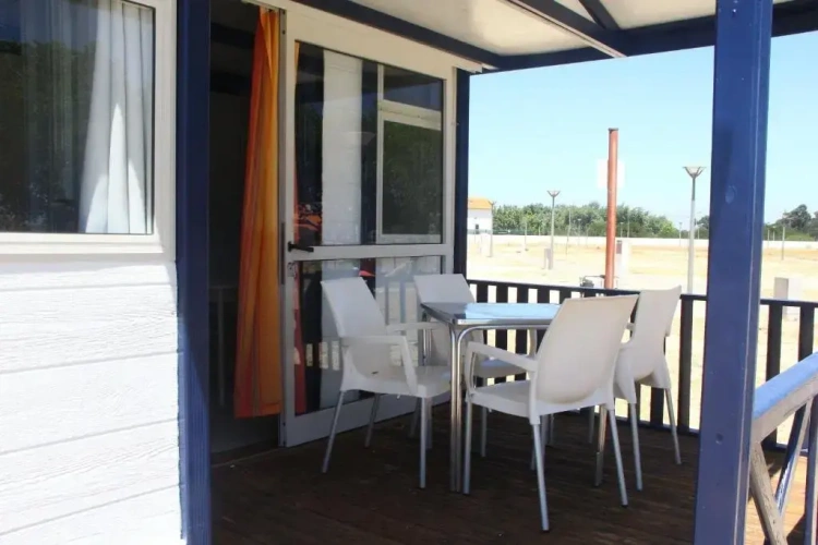 2 Bedrooms Bungalow