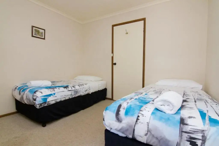 Alrima Lodge, Bright