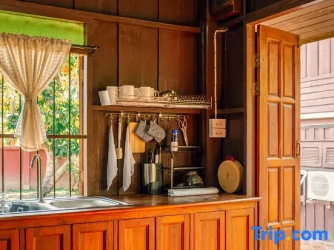 Kamolchanok House & Gallery