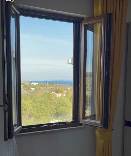 Comfort room with sea view