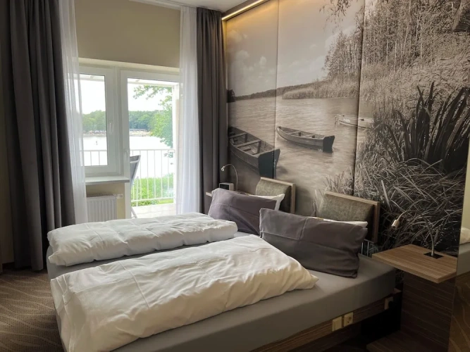Standard Double room with balcony and with lake view