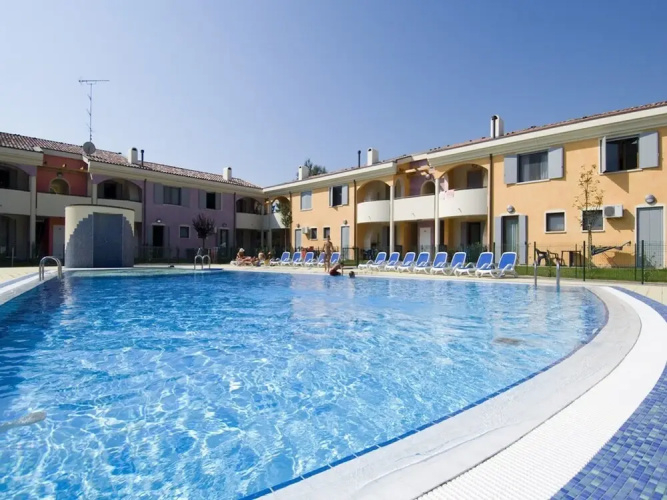 Modern Apartment With Swimming Pool