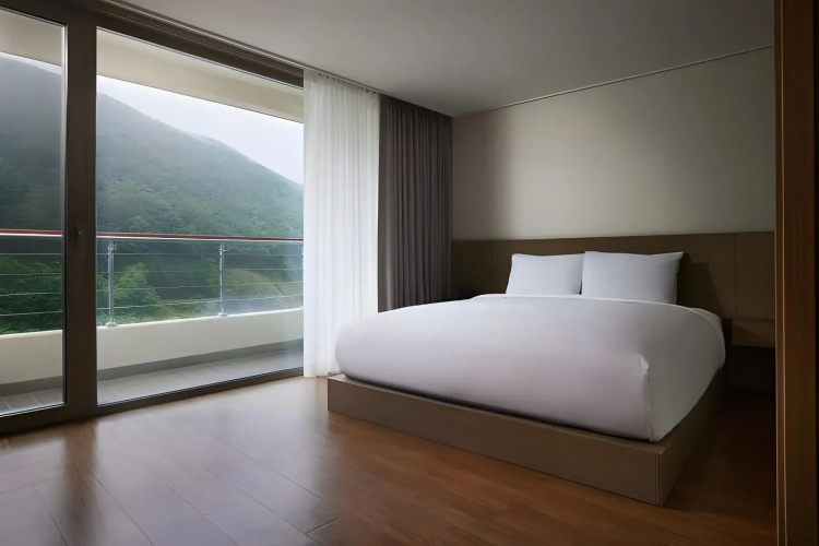 Mayhills Resort