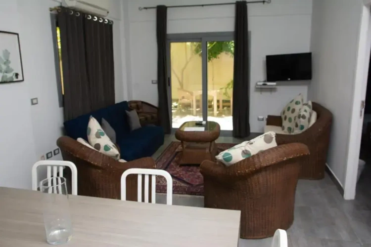 2 Bedrooms Apartment