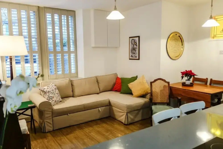 1 Bedroom Mews Flat Accommodates 4