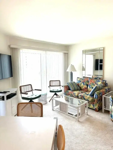 Mariners Court 201