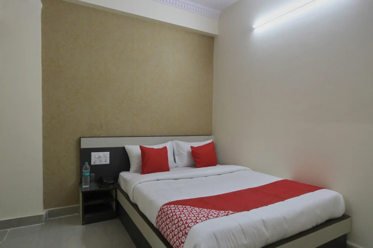 OYO 24259 Hotel Blue Inn