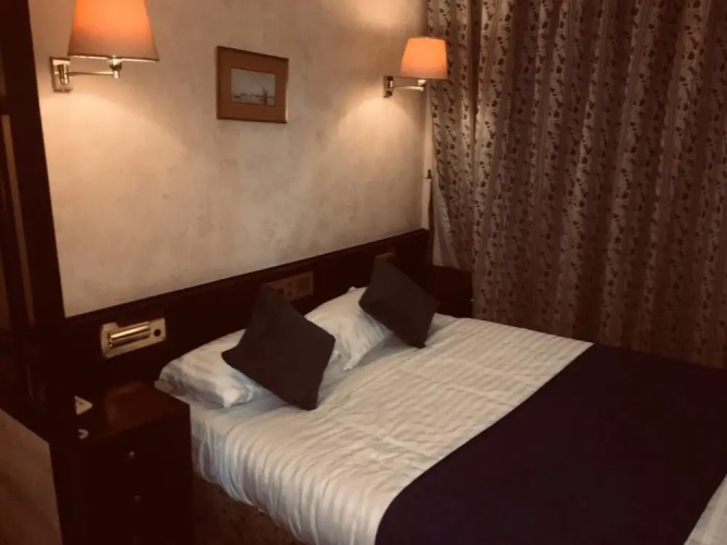 Diamond ship Hotel