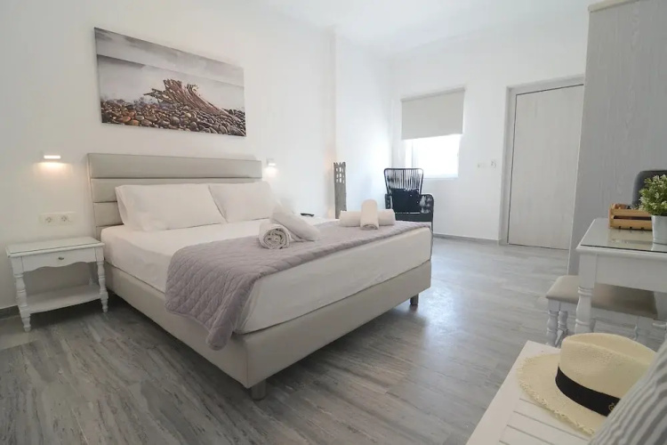 DL Santorini