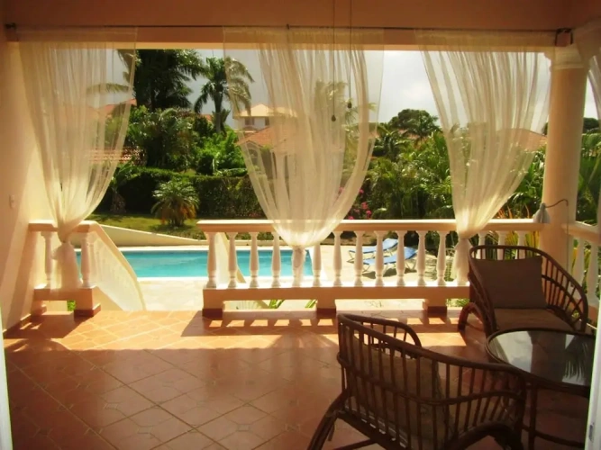 4 Bedrooms Villa