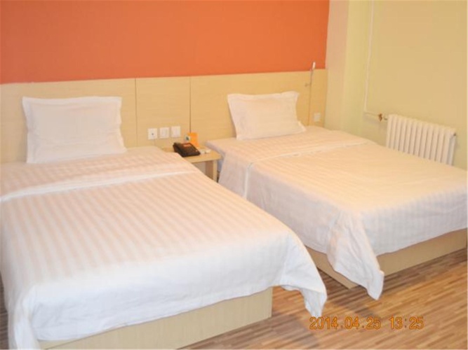 Standard Twin room with city view
