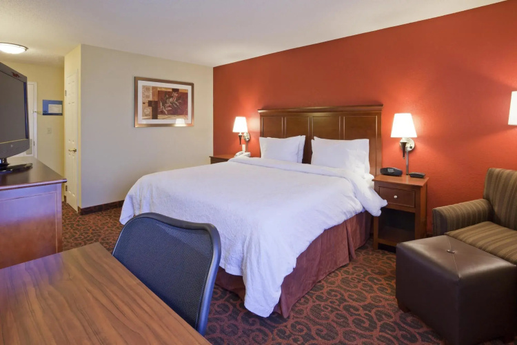 Hampton Inn Minneapolis NW Maple Grove