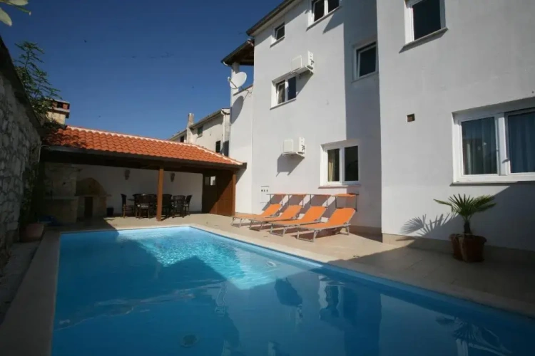 Apartment with balcony