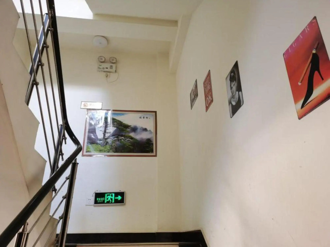 Yiliang Yuwang Theme Hotel