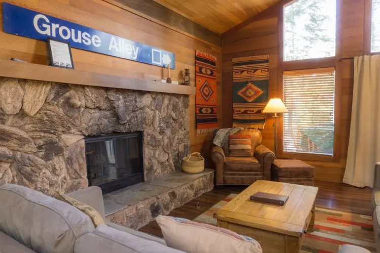 1302 Indian Hills