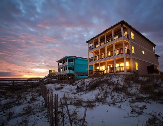 6 Bedrooms Cottage beachfront