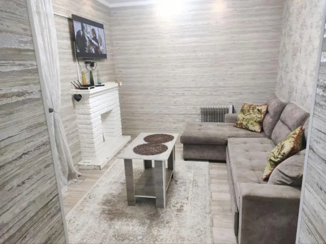 Комфортный дом до 4х человек. Есть парковка на 2 машины, Wi-Fi, TV.