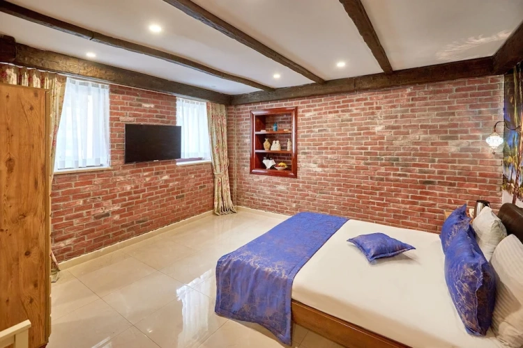 Economy Basement room