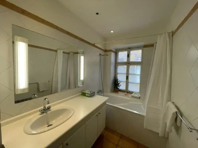 1 Bed Flat - Sleeps 4 - Balcony - Wifi