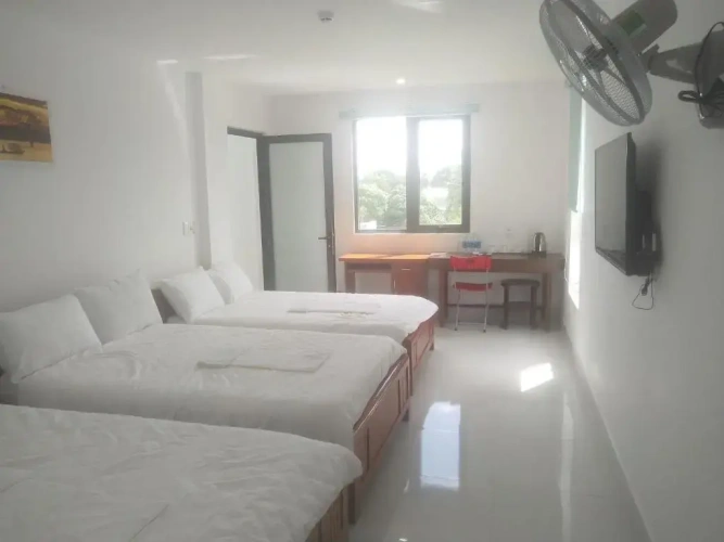 Standard Family room with mountain view