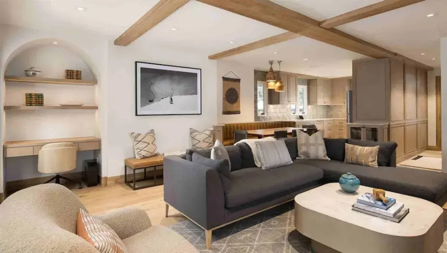 Vail Village Luxury 4 Bedroom, Steps to Slopes!